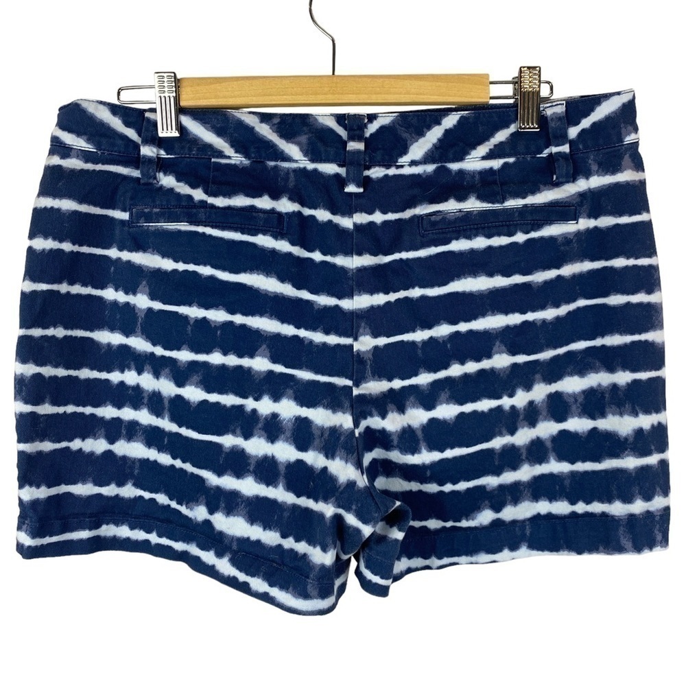 ✨3/$21✨ Lands' End Blue White Tie Dye Mid Rise Shorts Size 14 Petite